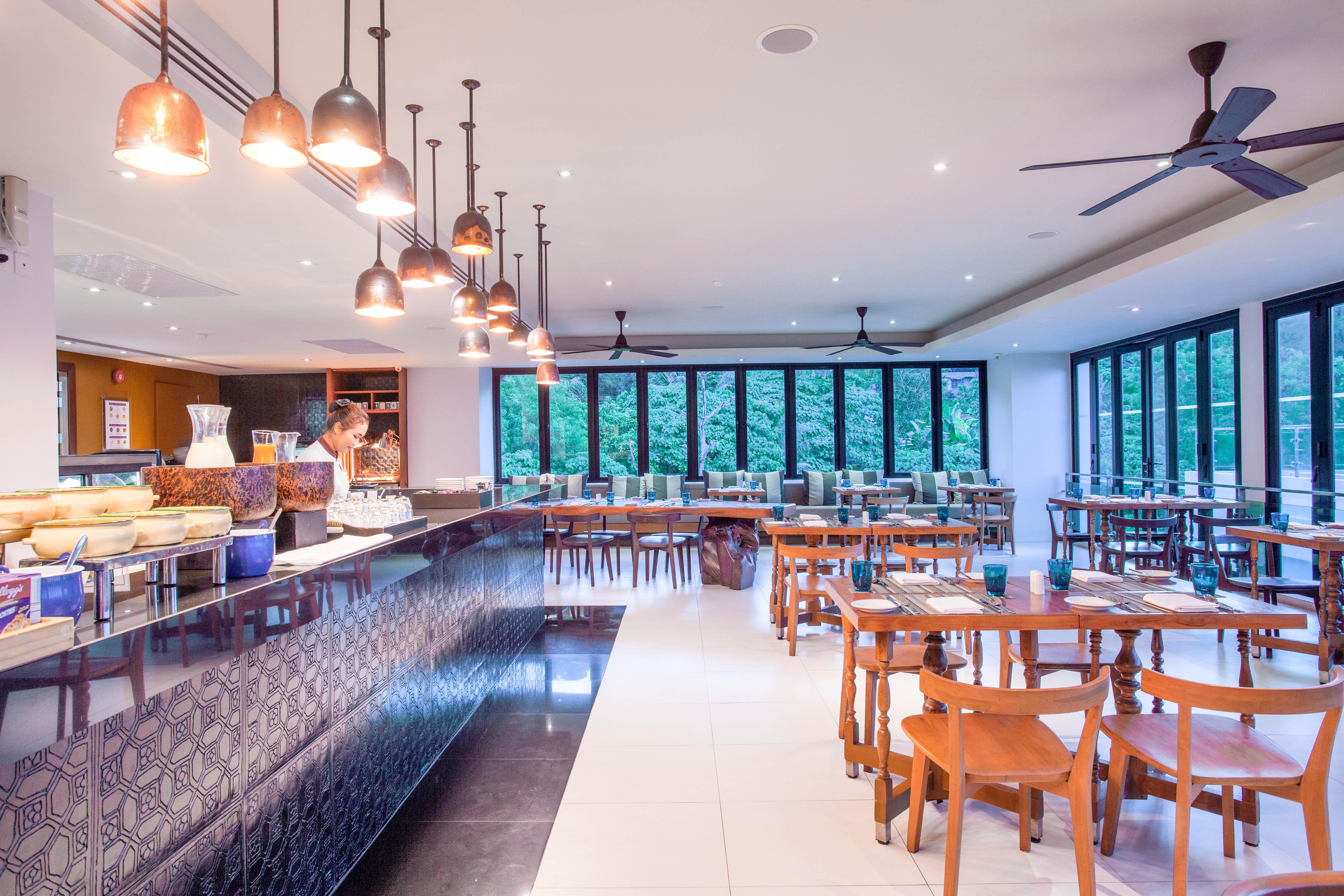 Zenmaya Oceanfront Phuket, Trademark Collection By Wyndham Patong Экстерьер фото The restaurant at the hotel